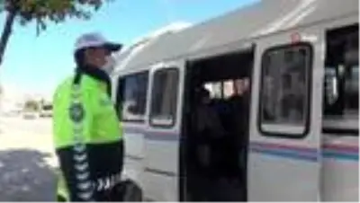 İkinci kez cam filmle yakalanan sürücüden ilginç savunma: 'O zaman yanıma bir koruma verin. Ben düşman sahibi adamım' İkinci kez cam filmle yakalanan sürücüden ilginç savunma: 'O zaman yanıma bir koruma verin. Ben düşman sahibi adamım'