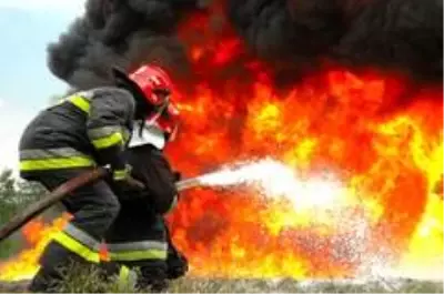 İran'da petrokimya fabrikasında yangın: 1 ölü, 4 yaralı İran'da petrokimya fabrikasında yangın: 1 ölü, 4 yaralı
