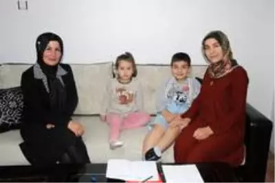 Son dakika... İşitme engelli anne, çocukları için okuma yazma öğreniyor Son dakika... İşitme engelli anne, çocukları için okuma yazma öğreniyor