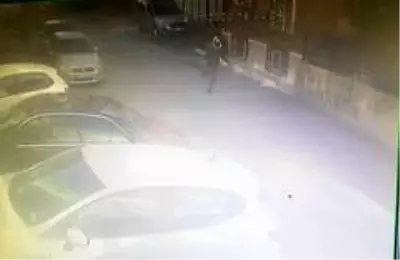 İstanbul'da yaşlı adama markette ekmek bıçağıyla gasp girişimi İstanbul'da yaşlı adama markette ekmek bıçağıyla gasp girişimi
