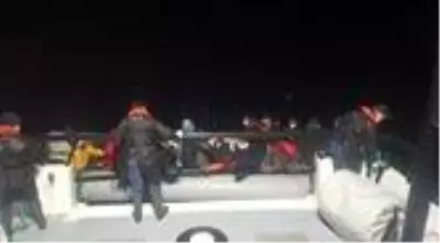 İzmir'de 34 göçmen kurtarıldı İzmir'de 34 göçmen kurtarıldı
