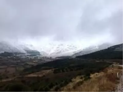 İzmir'e mevsimin ilk karı düştü İzmir'e mevsimin ilk karı düştü