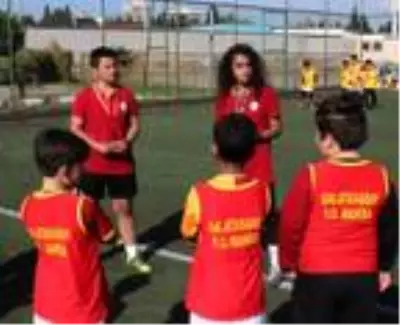 Kadın antrenörler, geleceğin yıldız adaylarını yetiştiriyor Kadın antrenörler, geleceğin yıldız adaylarını yetiştiriyor