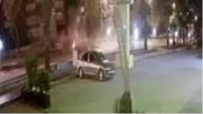 KAHRAMANMARAŞ - Otomobilin ağaca çarparak ikiye bölünmesi anı güvenlik kamerasında KAHRAMANMARAŞ - Otomobilin ağaca çarparak ikiye bölünmesi anı güvenlik kamerasında