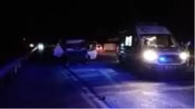 Kamyon ile kamyonetin çarpıştığı feci kazada 2 kişi öldü, 2 kişi yaralandı Kamyon ile kamyonetin çarpıştığı feci kazada 2 kişi öldü, 2 kişi yaralandı