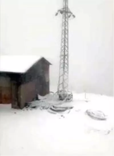 Kavaklıdere'de kar kalınlığı 10 santime ulaştı Kavaklıdere'de kar kalınlığı 10 santime ulaştı