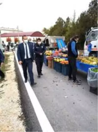 Kaymakam Güven'den pazar yerinde Covid-19 denetimi Kaymakam Güven'den pazar yerinde Covid-19 denetimi