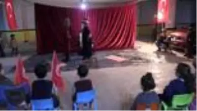 Son dakika haberi | Kış kentinin küçük tiyatrocularının garajdaki 'pandemi tiyatrosu' ilgi çekiyor Son dakika haberi | Kış kentinin küçük tiyatrocularının garajdaki 'pandemi tiyatrosu' ilgi çekiyor