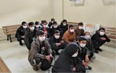 Kocaeli'de 16 düzensiz göçmen yakalandı Kocaeli'de 16 düzensiz göçmen yakalandı