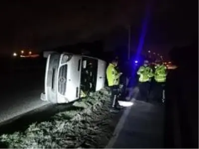 Kocaeli'de işçi servis minibüsü devrildi: 6 yaralı Kocaeli'de işçi servis minibüsü devrildi: 6 yaralı