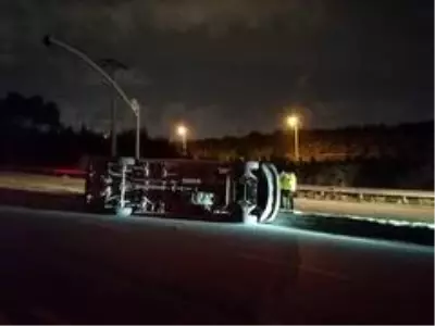 Kocaeli'de işçileri taşıyan servis minibüsü devrildi: 6 yaralı Kocaeli'de işçileri taşıyan servis minibüsü devrildi: 6 yaralı