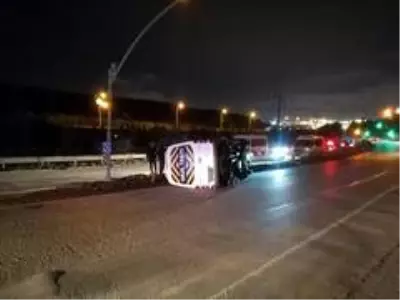 Kocaeli'de işçileri taşıyan servis minibüsü devrildi: 6 yaralı Kocaeli'de işçileri taşıyan servis minibüsü devrildi: 6 yaralı