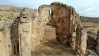 Köylüler, definecilerin talan ettiği kilisenin onarılıp turizme kazandırılmasını istiyor Köylüler, definecilerin talan ettiği kilisenin onarılıp turizme kazandırılmasını istiyor