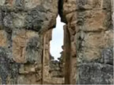 Köylüler, definecilerin talan ettiği kilisenin onarılıp turizme kazandırılmasını istiyor Köylüler, definecilerin talan ettiği kilisenin onarılıp turizme kazandırılmasını istiyor