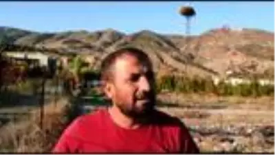 Leyleklerle aralarında bağ oluştu, evini yuvalarına yakın yere yaptı Leyleklerle aralarında bağ oluştu, evini yuvalarına yakın yere yaptı