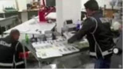 Matbaa atölyesinde sahte 1,5 milyon dolar ele geçirildi Matbaa atölyesinde sahte 1,5 milyon dolar ele geçirildi