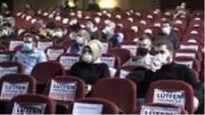 Mersin Devlet Opera ve Balesi 'Yerelden Evrensele'nin prömiyerini sahneledi Mersin Devlet Opera ve Balesi 'Yerelden Evrensele'nin prömiyerini sahneledi