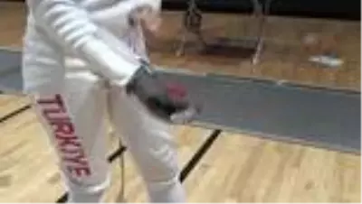Son dakika haberi: Milli eskrimci kızından etkilenen fizik öğretmeni anne aynı spora başladı Son dakika haberi: Milli eskrimci kızından etkilenen fizik öğretmeni anne aynı spora başladı