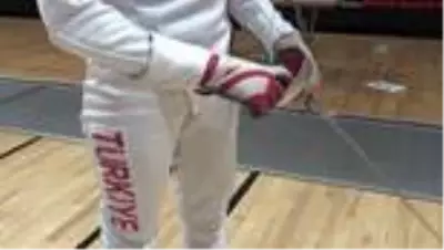 Son dakika haberi: Milli eskrimci kızından etkilenen fizik öğretmeni anne aynı spora başladı Son dakika haberi: Milli eskrimci kızından etkilenen fizik öğretmeni anne aynı spora başladı