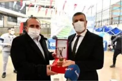 Naim Süleymanoğlu'nun ismi Esenyurt'ta yaşayacak Naim Süleymanoğlu'nun ismi Esenyurt'ta yaşayacak