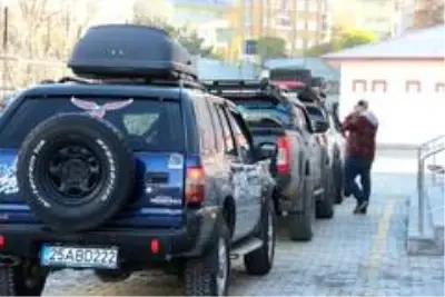 Offroad kulübü ortaokul öğrencilerine kışlık kıyafet yardımı yaptı Offroad kulübü ortaokul öğrencilerine kışlık kıyafet yardımı yaptı