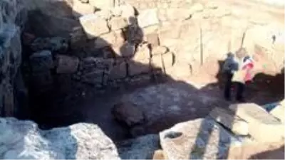 Perre'de kazılar mozaikli alanda devam ediyor Perre'de kazılar mozaikli alanda devam ediyor