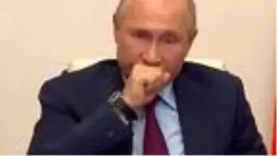 Putin telekonferans toplantısında öksürük krizine girdi Putin telekonferans toplantısında öksürük krizine girdi