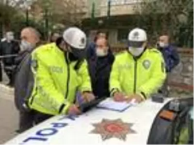 Sancaktepe'de kamyonet ile taksi çarpıştı; 2 yaralı