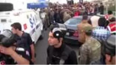 Son dakika haber... 'Eski Suruç Belediye Başkanı Tekinalp ve oğlunu kırmızı bültenle aranan terörist öldürmüş' başlıklı haberimizde teröristin ismi sehven yanlış... Son dakika haber... 'Eski Suruç Belediye Başkanı Tekinalp ve oğlunu kırmızı bültenle aranan terörist öldürmüş' başlıklı haberimizde teröristin ismi sehven yanlış...