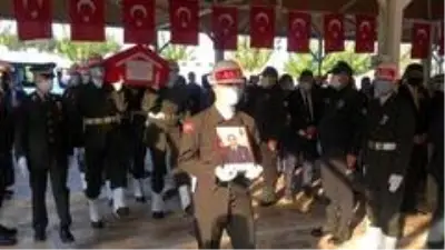 Son dakika... Şanlıurfalı şehit gözyaşlarıyla defnedildi Son dakika... Şanlıurfalı şehit gözyaşlarıyla defnedildi