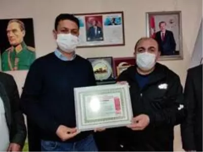 Şehit aileleri ve gaziler 'yılın cesaret' ödülünü İHA'ya verdi Şehit aileleri ve gaziler 'yılın cesaret' ödülünü İHA'ya verdi