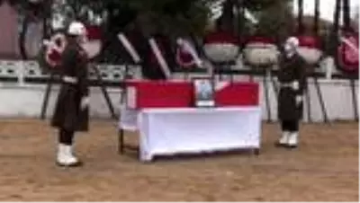 Son dakika haberleri: Şehit Yarbay Rafet Sayın son yolculuğuna uğurlandı (2) Son dakika haberleri: Şehit Yarbay Rafet Sayın son yolculuğuna uğurlandı (2)