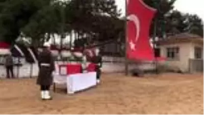 Son dakika haberleri: Şehit Yarbay Rafet Sayın son yolculuğuna uğurlandı (2) Son dakika haberleri: Şehit Yarbay Rafet Sayın son yolculuğuna uğurlandı (2)