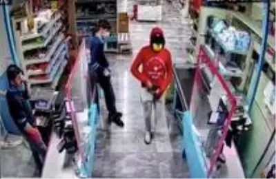 Süpermarketlere dadanan silahlı soyguncular pes dedirtti Süpermarketlere dadanan silahlı soyguncular pes dedirtti
