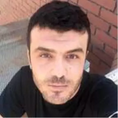 Tanıdığına yardım için duran sürücüye başka bir otomobil çarptı Tanıdığına yardım için duran sürücüye başka bir otomobil çarptı