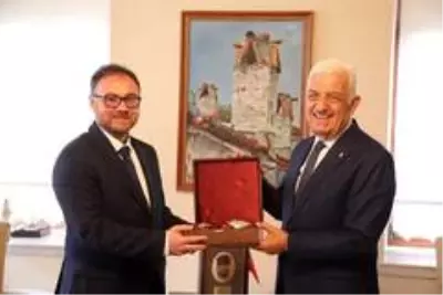 Ukrayna Antalya Konsolosu'ndan Başkan Gürün'e ziyaret Ukrayna Antalya Konsolosu'ndan Başkan Gürün'e ziyaret