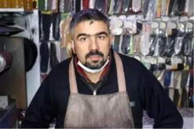 Virüsü yenen ayakkabı tamircisinden vatandaşa uyarı: 'Ayakkabınızı dezenfekte etmeden eve almayın' Virüsü yenen ayakkabı tamircisinden vatandaşa uyarı: 'Ayakkabınızı dezenfekte etmeden eve almayın'