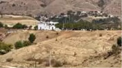 Yasak olmasına rağmen taziye için toplanan kalabalık filyasyon ekibini darbetti Yasak olmasına rağmen taziye için toplanan kalabalık filyasyon ekibini darbetti