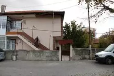 Yaşlı kadın 'sahte polis' tuzağıyla 90 bin lira dolandırıldı Yaşlı kadın 'sahte polis' tuzağıyla 90 bin lira dolandırıldı