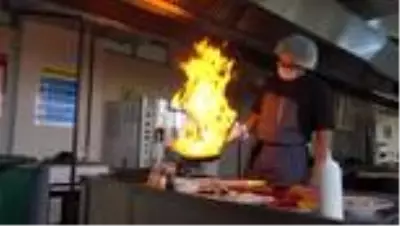 Yemek tabağına sanat katan yetenekli şefler Bursa'daki turizm lisesinde yetiştiriliyor Yemek tabağına sanat katan yetenekli şefler Bursa'daki turizm lisesinde yetiştiriliyor