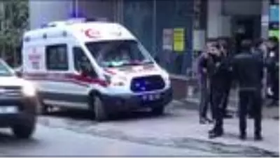 ZONGULDAK - Cinnet getiren kadın hastaneye kaldırıldı ZONGULDAK - Cinnet getiren kadın hastaneye kaldırıldı