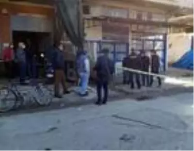 2 çocuk babası, apartmanın merdiven korkuluklarına kendisini astı 2 çocuk babası, apartmanın merdiven korkuluklarına kendisini astı