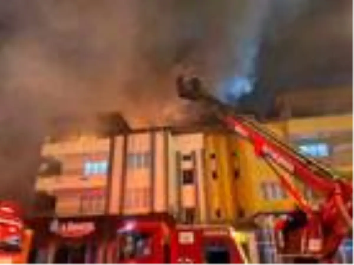 Çatı katında çıkan yangın korkuttu