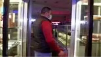 AFYONKARAHİSAR - Yeni 'Kovid-19 tedbirleri' uygulanmaya başlandı AFYONKARAHİSAR - Yeni 'Kovid-19 tedbirleri' uygulanmaya başlandı