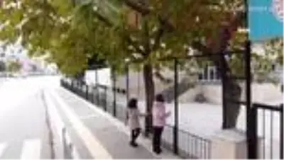 Amasyalı ilkokul öğrencilerden Covid-19 farkındalık videosu: 'Okulumuza kavuşmamız için lütfen siz de maskenizi takar mısınız' Amasyalı ilkokul öğrencilerden Covid-19 farkındalık videosu: 'Okulumuza kavuşmamız için lütfen siz de maskenizi takar mısınız'