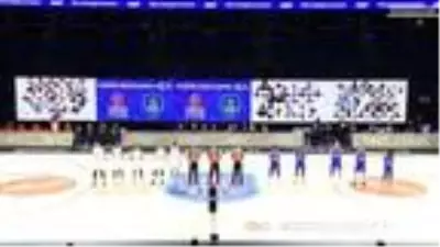 Anadolu Efes maçını dijital tribünden 300'e yakın taraftar izledi Anadolu Efes maçını dijital tribünden 300'e yakın taraftar izledi