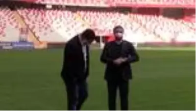 Antalyaspor'da hedef zirveyi zorlayan bir takım oluşturmak Antalyaspor'da hedef zirveyi zorlayan bir takım oluşturmak