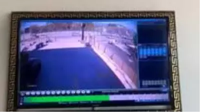 Aşırı hız yapan aracın kaza anı güvenlik kameralarına yansıdı Aşırı hız yapan aracın kaza anı güvenlik kameralarına yansıdı