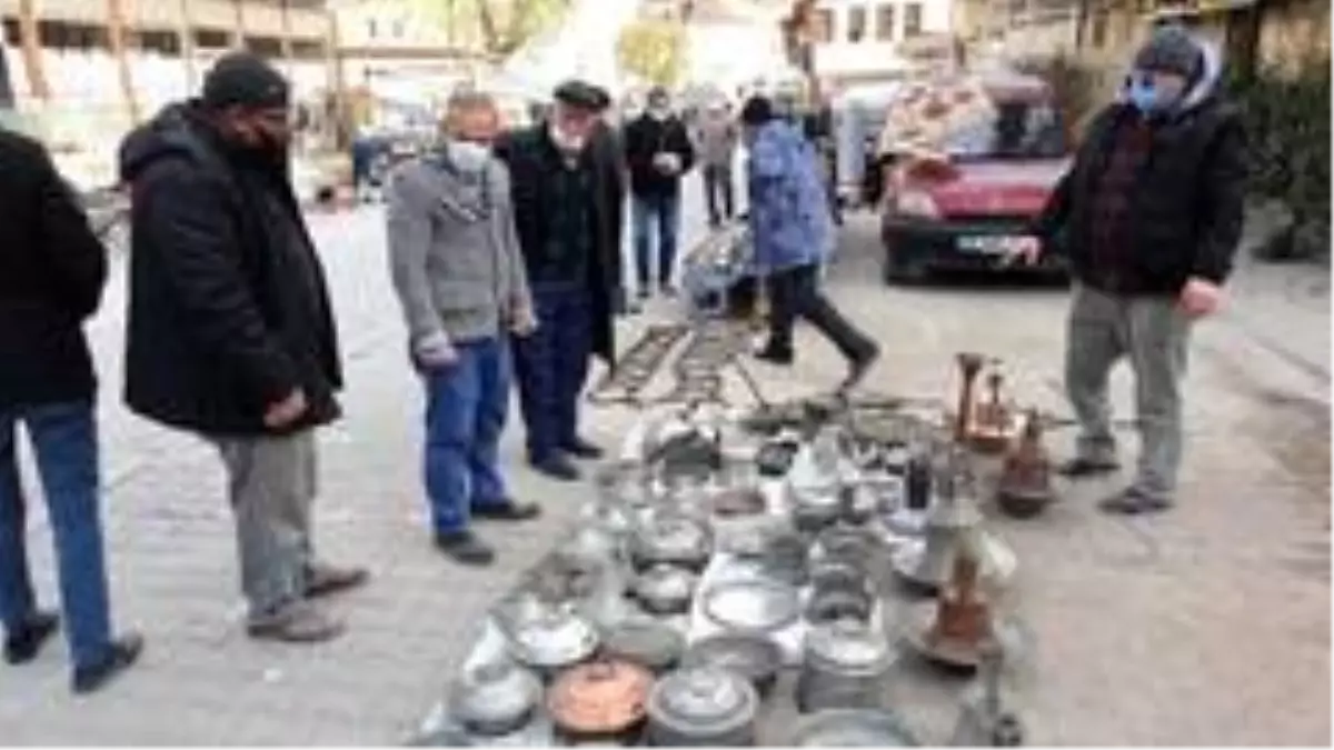 Asırlık eski eşya pazarına yoğun ilgi