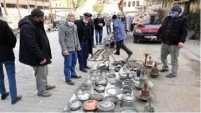 Asırlık eski eşya pazarına yoğun ilgi Asırlık eski eşya pazarına yoğun ilgi